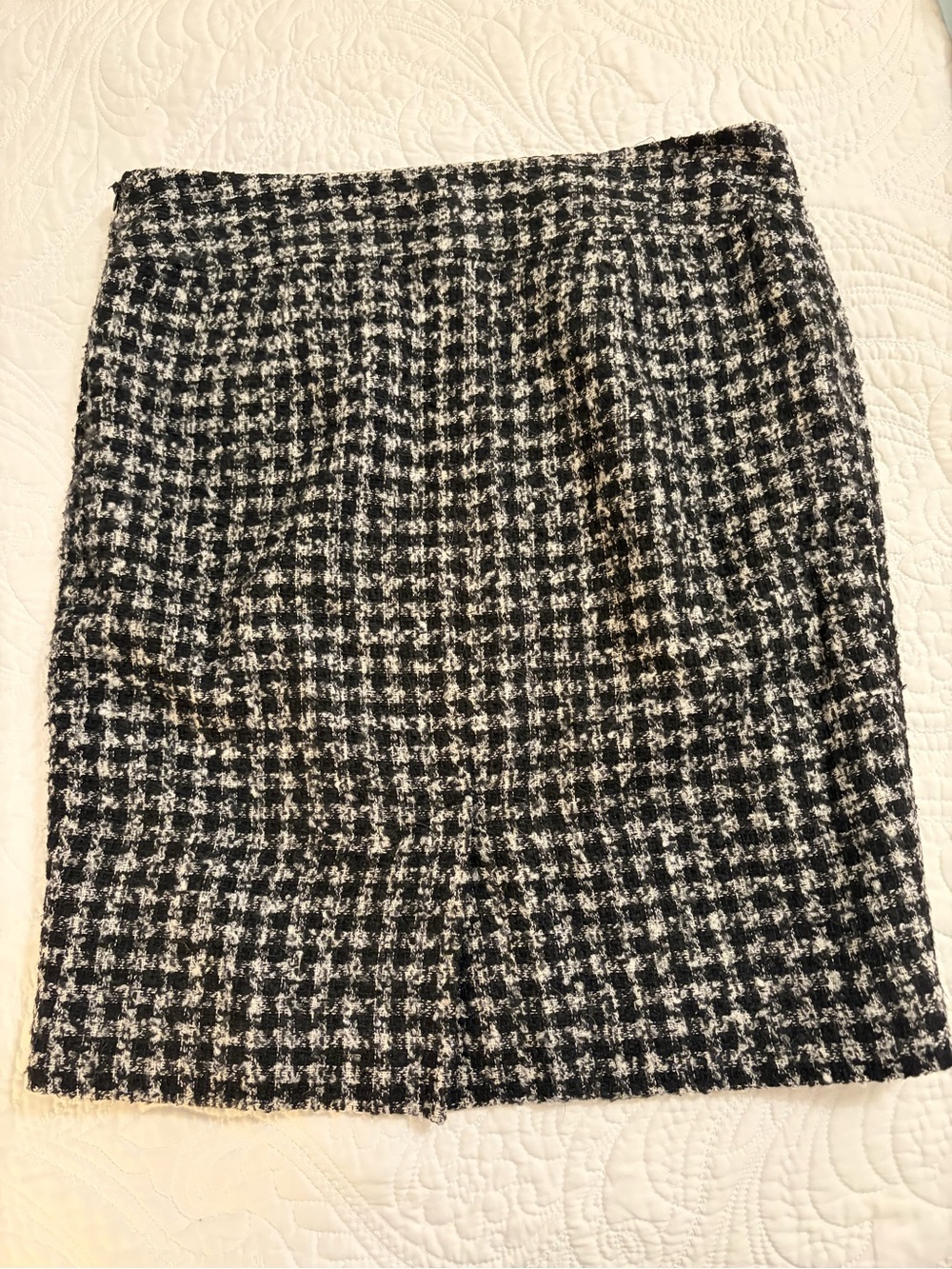 Evan Picone Black and White Houndstooth Pencil Skirt - Picture 2 of 4